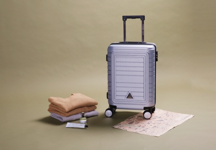 현대홈쇼핑이 실시하는 '한가위 주방식품대전' 프로모션 증정품인 여행용 가방(캐리어) 모습. [사진=현대홈쇼핑]