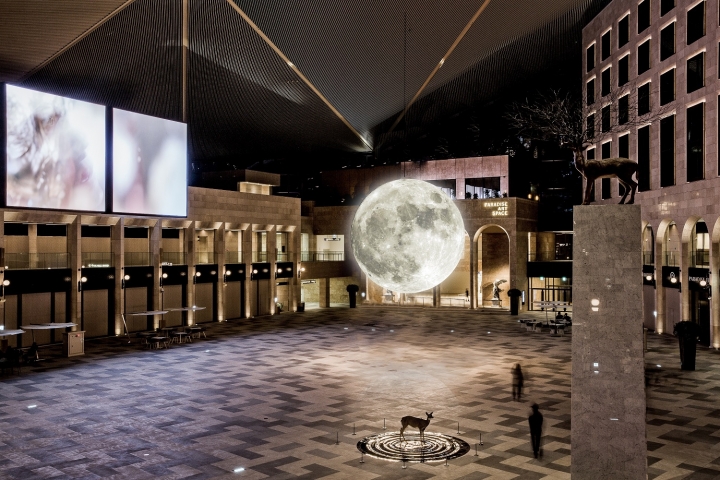 루크 제람 ‘달의 미술관’ 작품 예시 이미지. [사진=파라다이스시티]