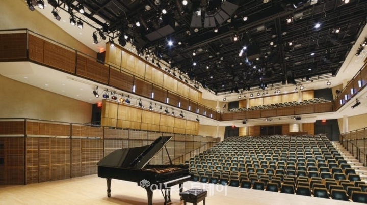 세종시에 헌정되는 곡인 '여민락교향시'가 오는 11월 21일 뉴욕 카네기홀에서 Sejong Soloist의 연주로 무대에 오른다. 사진은 여민락교향시가 연주될 Zankel  Hall의 모습.