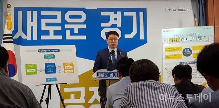이헌욱 사장이 중산층 임대주택 시범사업 모델을 발표하고 있다. [사진=김승희 기자]