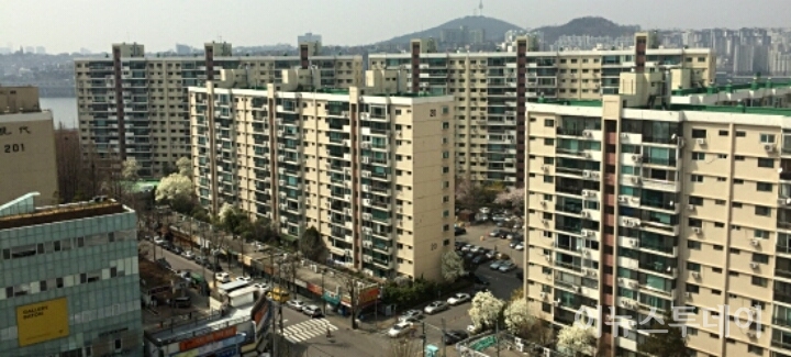 서울시 강남구 압구정동 현대아파트 전경.