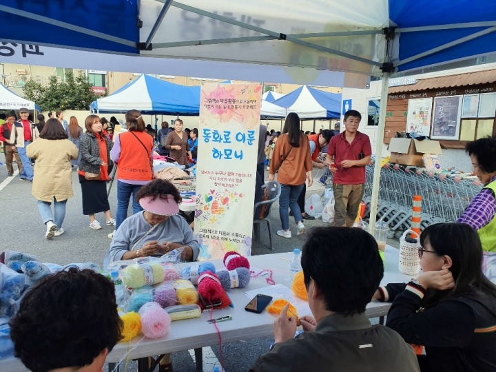 전통시장 가을축제 기간을 맞아 한민시장(상인회장 김종천)에서는 마을축제와 결합한 가을축제가 한창이다. [사진=한민시장 상인회]