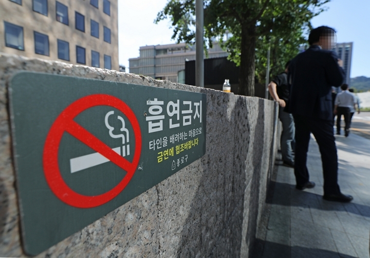 액상형 전자담배의 유해성 및 폐손상 연관성 규명을 위해 정부가 민·관 합동 조사 등 강도 높은 후속조치에 들어갔다. [사진=연합뉴스]