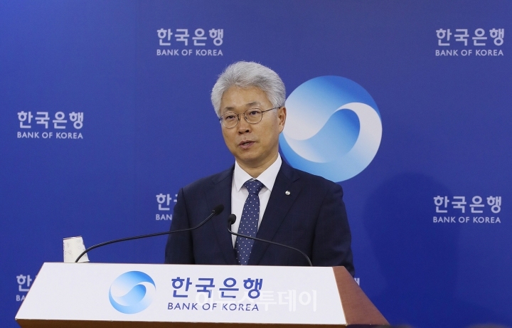 박양수 한은 경제통계국장이 24일 오전 서울 중구 한국은행에서 열린 2019년 34분기 실질 국내총생산 기자설명회에서 브리핑을 하고 있다.