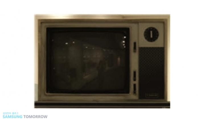 1970년 11월 삼성전자가 출시한 진공관식 12형 흑백TV. 삼성전자는 이 제품을 파나마에 처음으로 수출했다. [사진=삼성전자 뉴스룸]