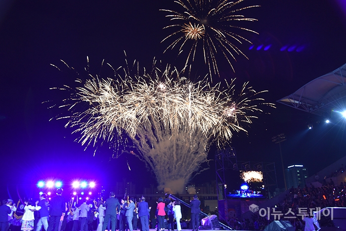 2019 원주다이내믹 댄싱카니발 개막 축하 불꽃놀이.