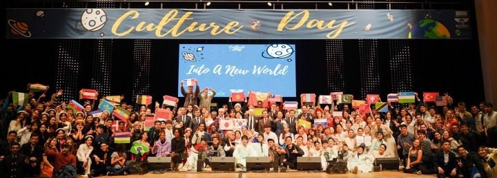 우송대학교 솔브릿지국제경영대학은 22일 세계문화축제인 '컬쳐데이(Culture Day)-한국 속의 세계 SolBridge'를 진행했다고 23일 밝혔다. [사진=우송대학교]