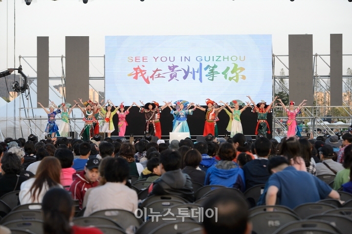 지난해 세종축제에 초청된 구이저우성 공연단의 공연 모습.