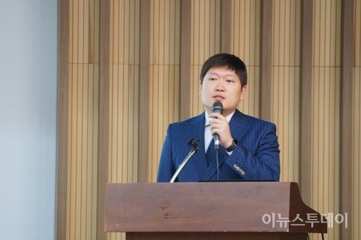 김용태 더에스엠씨그룹 대표가 이뉴스투데이 비전 포럼에서 발표하고 있다.[사진=오재우 기자]