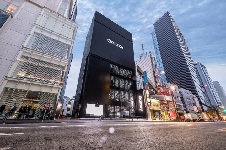 삼성전자가 올해 3월 일본 하라주쿠에 선보인 세계 최대 규모 갤럭시 스튜디오. [사진=삼성전자]