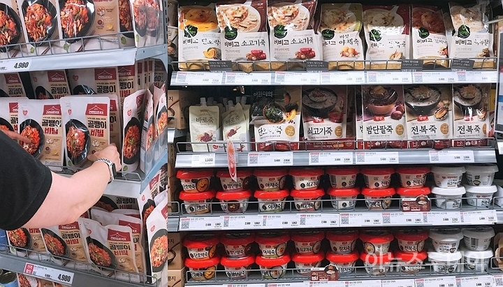 서울 시내 한 마트에 진열된 HMR 식품. [사진=이하영 기자]