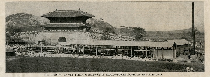 1899년 동대문에서 개최된 전차개통식. [사진=한전]