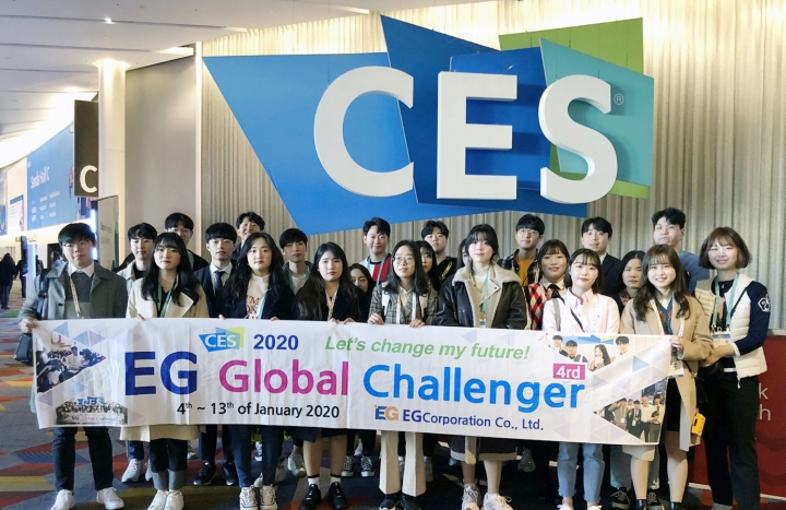 대전시는 세계적 전자 소재 기업인 ㈜EG가 대전·충청권 대학생 25명을 대상으로 탐방비용 전액을 지원한 '제4기 EG 글로벌 체험단'이 지난 4일부터 13일까지 미국 라스베가스에서 열린 세계 최대 국제전자제품박람회 '국제전자제품박람회(CES) 2020' 탐방 행사를 성공적으로 마쳤다고 17일 밝혔다. [사진=대전시청]