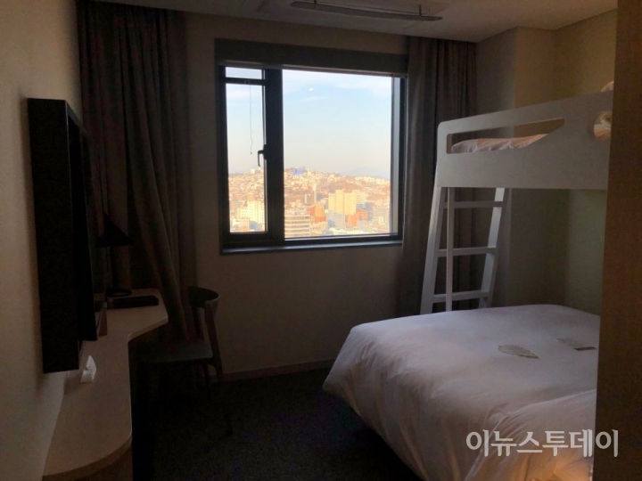 나인트리 호텔 동대문, 2층 침대가 있는 3인실. [사진=이지혜 기자]