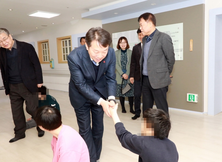 조달청은 정무경 청장이 21일 설을 맞아 대전지역 전통시장인 '태평시장'과 사회복지시설을 방문했다고 밝혔다. [사진=조달청]
