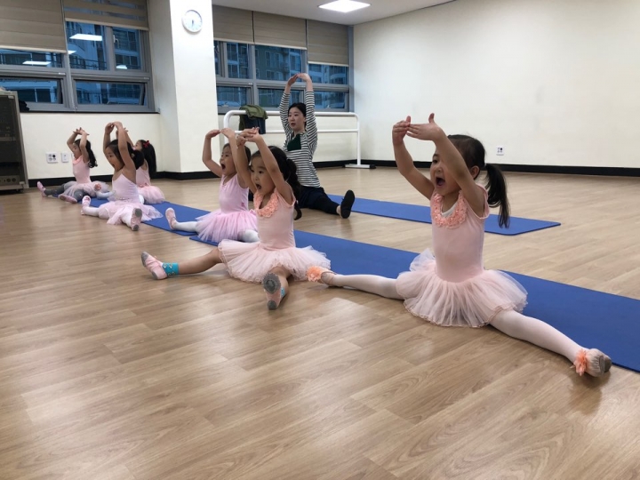 달서문화센터에서 발레를 배우는 어린이들[사진=달서문화센터]