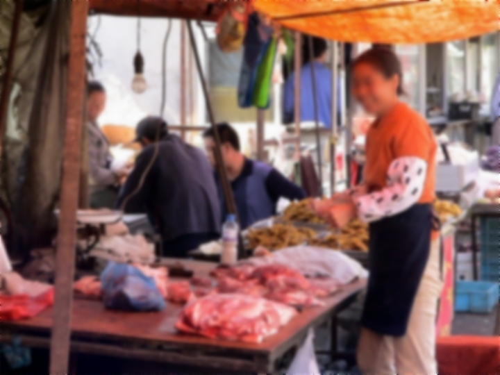 중국 시장에서 돼지고기를 판매하는 상인. [사진=픽사베이]