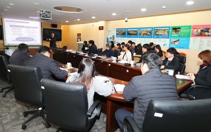 JDC는 지난 25일 JDC 본사에서 '양돈 악취 저감 관련 전문가 세미나'를 개최했다. [사진=JDC]
