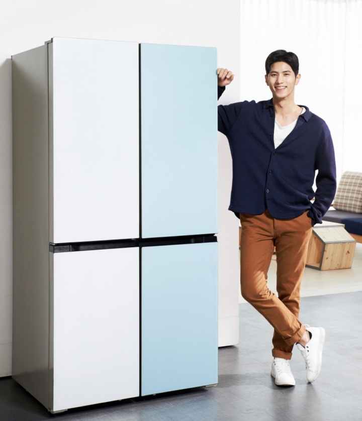 캐리어냉장은 피트인 냉장고에 파스텔 톤의 색상을 더해 공간은 물론 감성까지 맞춘 '클라윈드 피트인 파스텔 냉장고'를 출시해 23일부터 공식 판매가 시작된다고 밝혔다. [사진=캐리어냉장]
