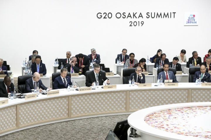 문재인 대통령이 2019년 6월 29일 오전 일본 오사카 인텍스 오사카에서 열린 G20 정상회의 세션3에 참석하고 있다. [사진=연합뉴스]