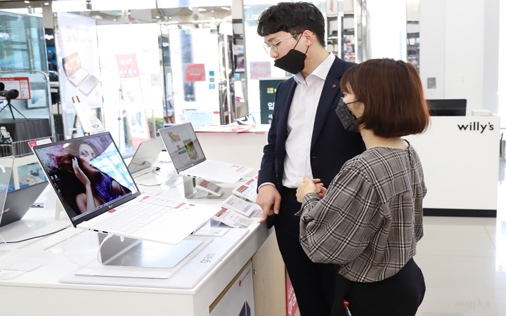 롯데하이마트 온라인 쇼핑몰에서는 4월 1~12일 PC 기획전을 진행한다. [사진=롯데하이마트]