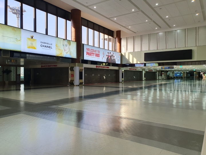 국제선 셧다운으로 4월 6일부터 문닫은 김포공항점. [사진=롯데면세점]