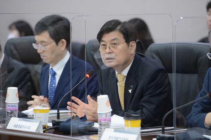 19일 국책기관과의 정책간담회에 참석한 이춘희 세종시장.