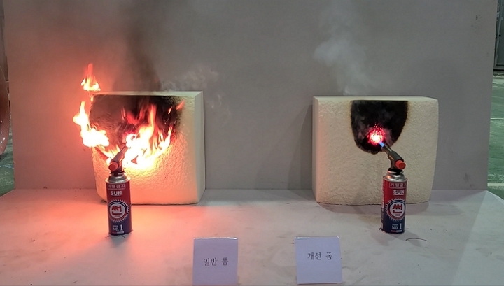 일반 유기질 단열재(왼쪽)와 경질폴리우레탄 스프레이 폼 화재 실험. [사진=한국폴리우레탄산업협회]
