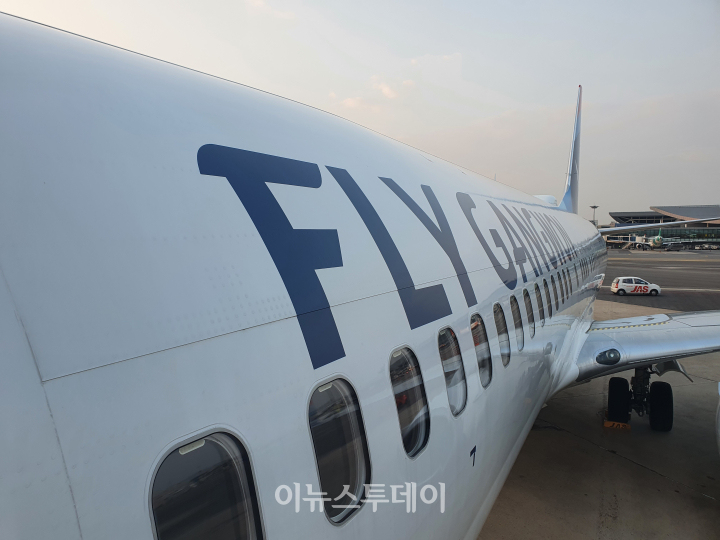 양양~김포 노선에 투입된 B737-800 항공기. 186석이 마련돼 있으며, 좌석 공간이 넓은 것이 특징이다. [사진=윤진웅 기자]