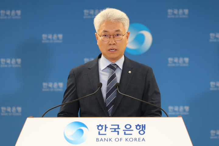 박양수 한국은행 경제통계국장이 6일 오전 서울 중구 한국은행에서 2020년 6월 국제수지(잠정)의 주요 특징을 설명하고 있다.[사진=한국은행]