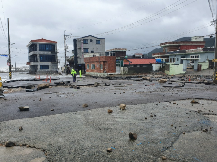 9월 7일 제10호 태풍 하이선으로 피해를 입은 기장읍 죽성리 두호마을 피해현장.[사진=기장군]