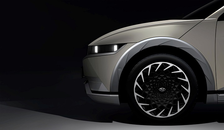 현대자동차가 전용 전기차 브랜드 아이오닉의 첫 번째 모델인 ’아이오닉 5‘의 외부 티저 이미지를 13일 최초로 공개했다. [사진=현대차그룹]