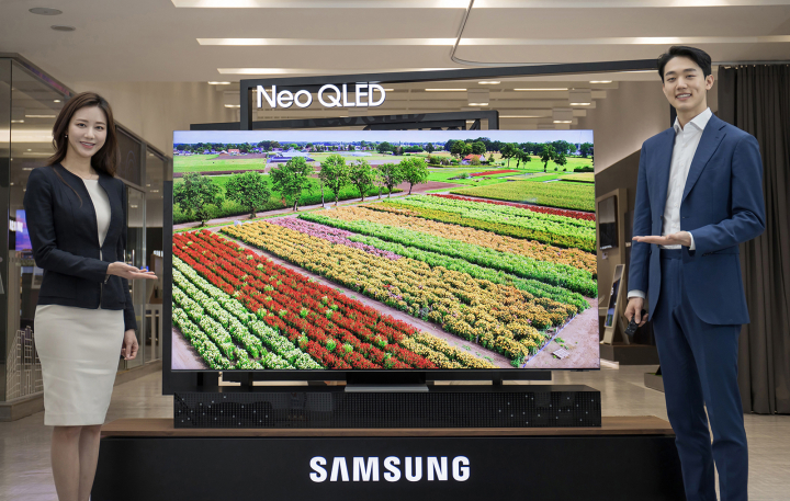 삼성전자가 지난 1월 ‘삼성 퍼스트 룩(Samsung First Look)’에서 공개한 ‘Neo QLED’ 제품이 유럽 내 가장 권위 있는 매체 중 하나로 소비자들에게 큰 영향력을 행사하고 있는 독일 영상·음향 전문 평가지 ‘비디오(Video)’로부터 ‘역대 최고 TV’라는 평가를 받았다. [사진=삼성전자]