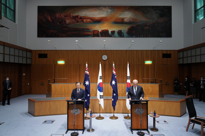 문재인 대통령과 스콧 모리슨(Scott John Morison) 호주 총리가 13일 공동기자회견을 하고 있다. [사진=청와대]