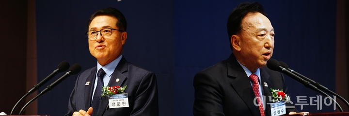 정운천 국민의힘 국회의원과 김철수 H+양지병원 이사장이 축사를 하고 있다. [사진=안경선PD]