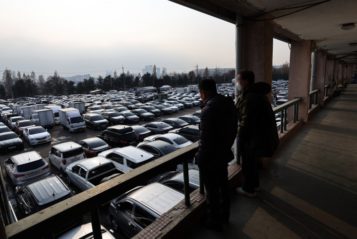 최근 서울 장안평 중고차매매시장에 차량이 주차돼 있다. [사진=연합뉴스]
