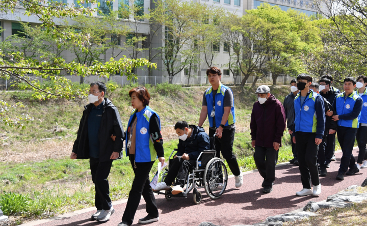 한국조폐공사가 장애인의 달을 맞이하여 화폐박물관 견학 및 봄 나들이 행사를 가졌다. [사진=한국조폐공사]