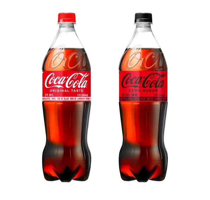 국내에서 사용된 음료 페트병으로 안전하게 만들어진 재생 플라스틱이 10% 사용된 재생페트(r-PET) 제품 ‘코카-콜라 재생 보틀’. [사진=한국 코카-콜라]