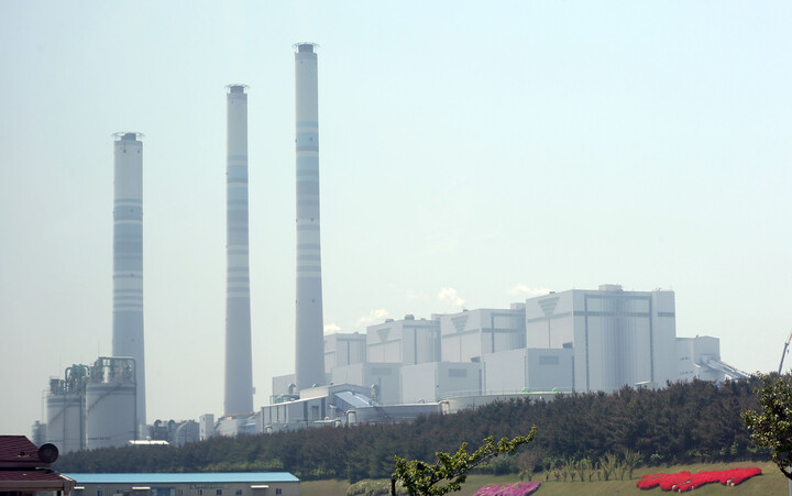 한국남동발전이 운영하는 석탄발전소인 영흥화력발전소 전경. [사진=연합뉴스]