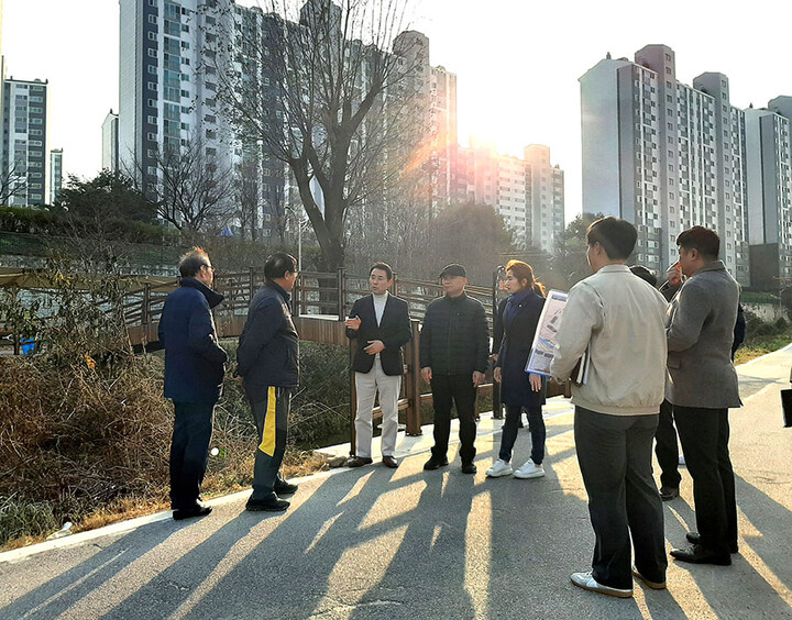 포천시의회 손세화 의원, 소흘읍 서희제방도로 민원현장 점검 나서