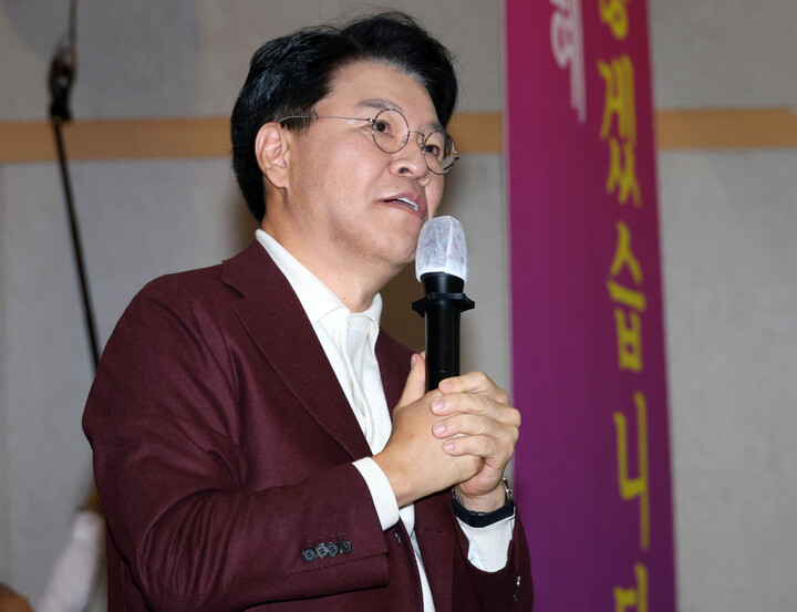 지난 15일 부산 사상구청에서 열린 의정보고회에서 장제원 국민의힘 의원이 발언하고 있다. [사진=연합뉴스]