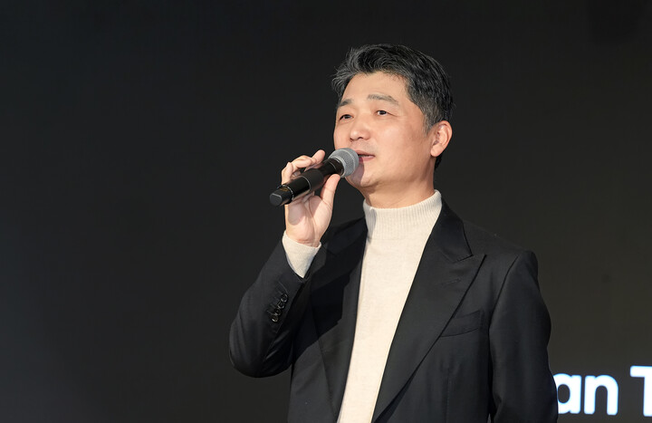 김범수 카카오 경영쇄신위원장이 지난 11일 카카오본사 임직원 간담회에서 사명을 변경할 각오로 경영 쇄신에 임하겠다고 밝혔다. [사진=카카오]