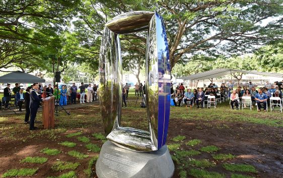 유정복 시장이 12일(현지시간) 미국 하와이 호놀룰루 파와아 인하공원에서 열린 '자매결연 20주년 기념 조형물 제막식'에서 인사말을 하고 있다. [사진=인천시]