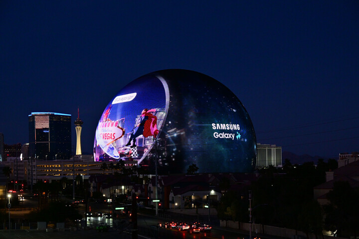 현지시간 1월 8일 미국 라스베이거스의 랜드마크 스피어(Sphere)에서 공개된 '갤럭시 언팩' 디지털 티징 영상. [사진=삼성전자]