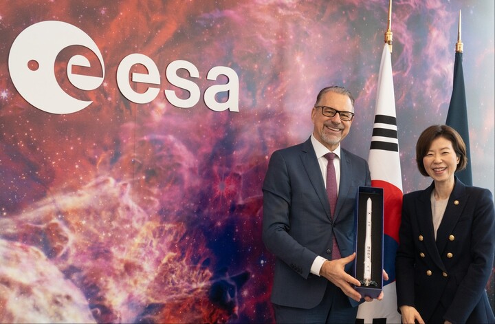 조성경 과학기술정보통신부는 제1차관이 19일 프랑스 파리 소재 유럽우주국(ESA), 프랑스 국립우주센터(CNES), 우주 스타트업 엑소트레일(Exotrail)사를 방문했다. [사진=과학기술정보통신부]