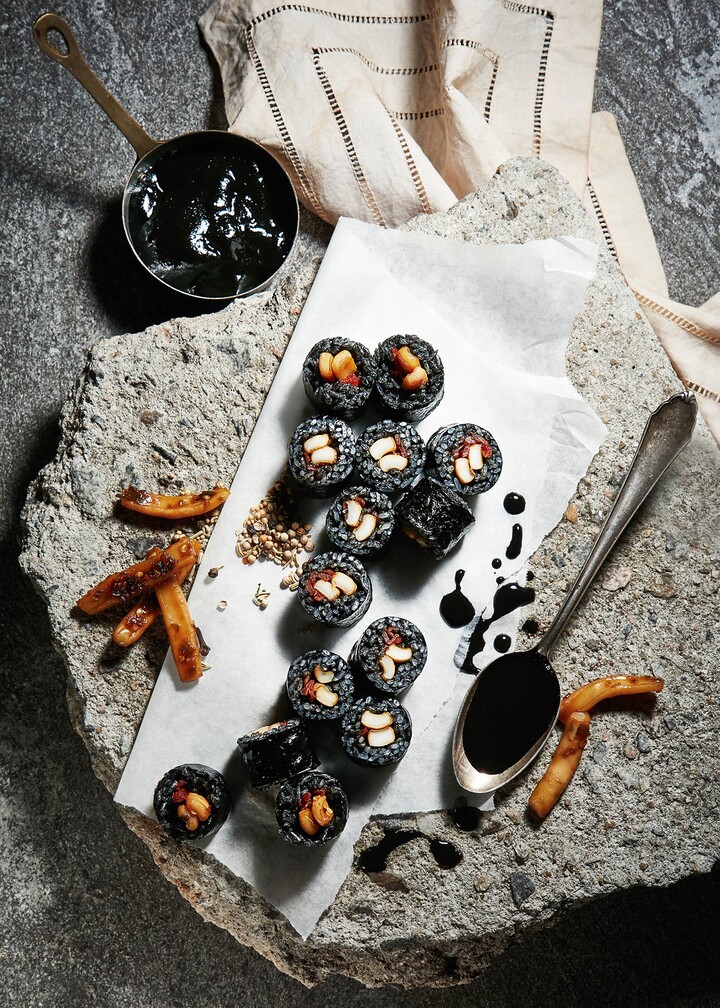 스쿨푸드 ‘스패니쉬 오징어 먹물 마리’는 스페인산 최고급 오징어 먹물을 사용해 깊은 바다의 맛과 향을 구현했다. 방송인 박명수가 스쿨푸드 원픽 메뉴로 꼽기도 했다. [사진=스쿨푸드]
