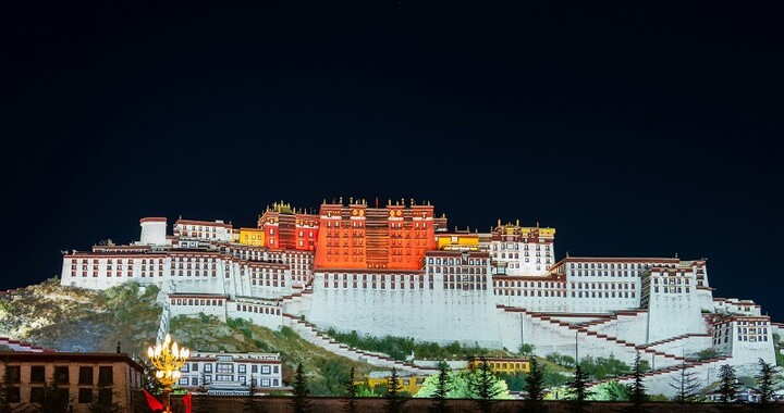 티벳 포탈라궁 야경. [사진=하나투어]