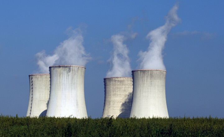 체코 두코바니의 원자력 발전소 냉각탑에서 수증기가 솟아오르고 있다. [사진=연합뉴스]