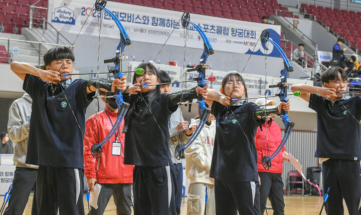 현대모비스가 지난해 12월 충남 천안 남서울대학교에서 개최한 ‘학교스포츠클럽 양궁대회’ 모습. [사진=현대모비스]