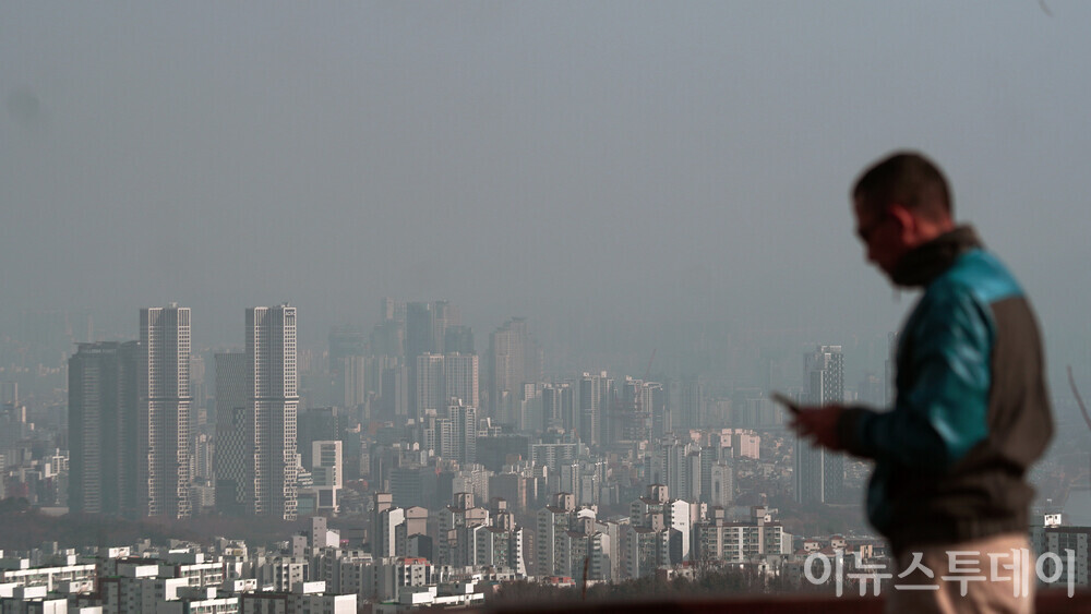 서울타워에서 바라 아파트 단지 전경. [사진=안경선 기자]